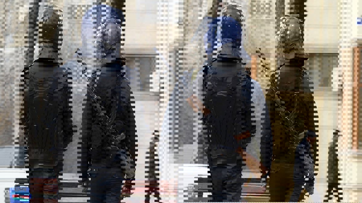 أذربيجان تعتقل رجل دين مقربا من إيران