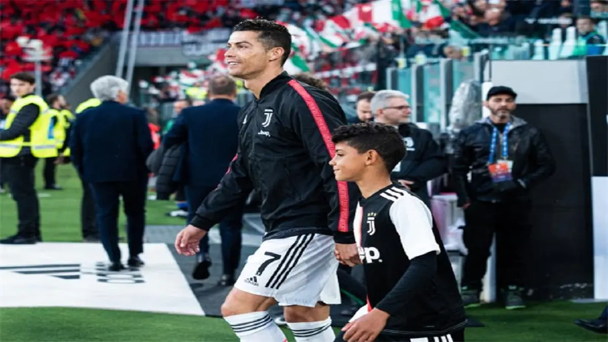 شاهد احتفال نجل كريستيانو رونالدو بثنائية والده في شباك إنتر (فيديو)