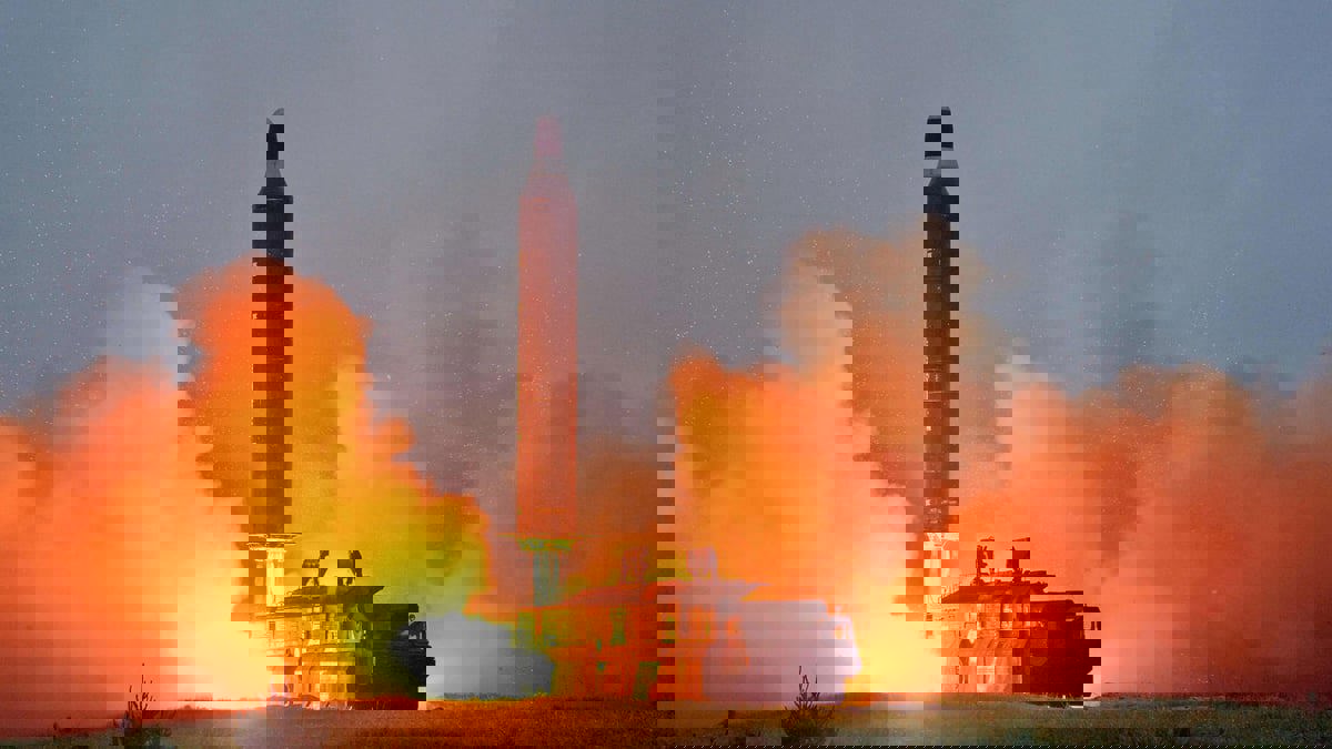 سيول: كوريا الشمالية أطلقت ما يُشتبه في أنه صاروخ باليستي عابر للقارات