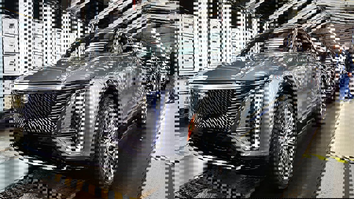 "جنرال موتورز" تبدأ تصنيع سيارة "ليريك" أول نسخة كهربائية من "كاديلاك"