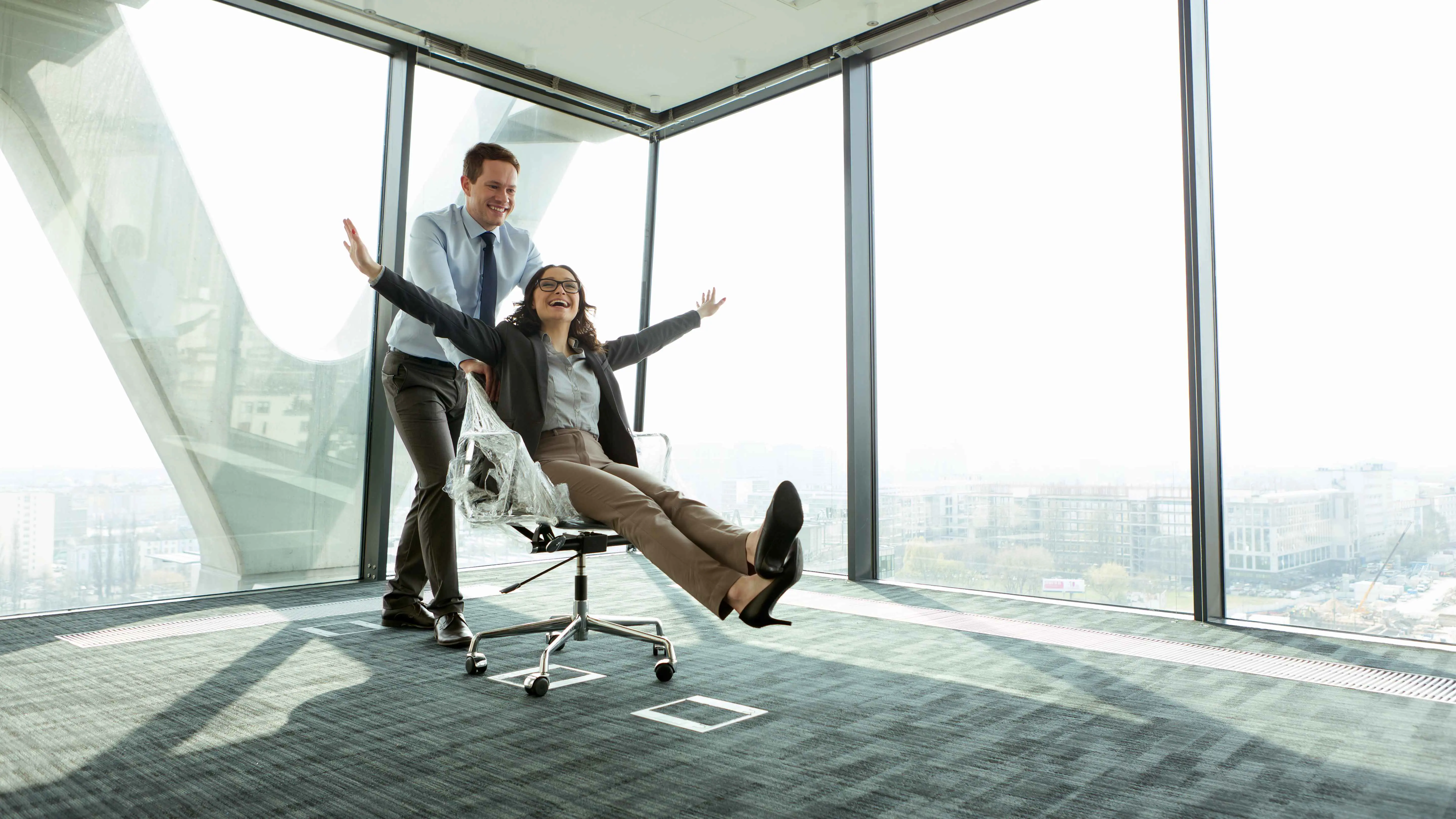 دراسة: "الكراسي الديناميكية" تقلل من آلام الظهر في المكاتب