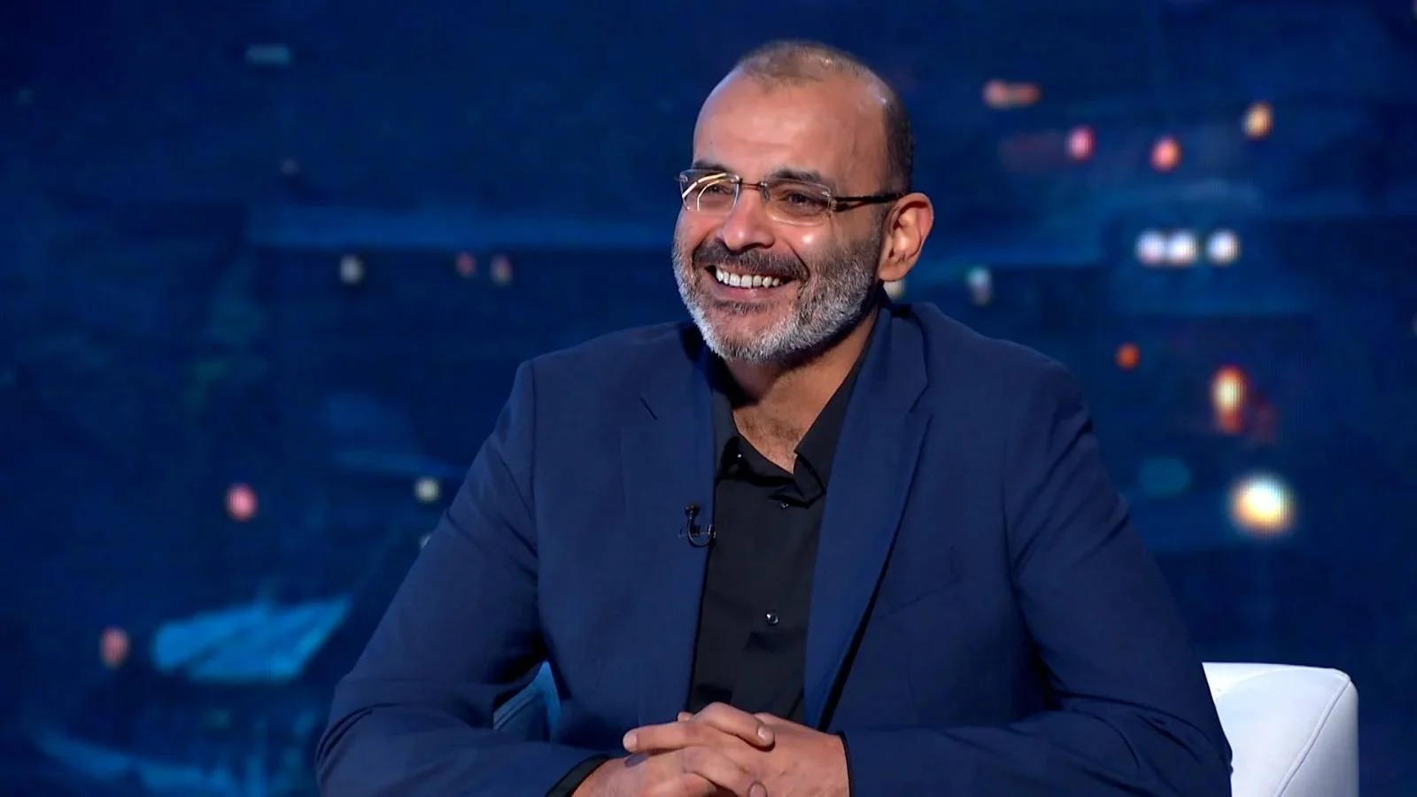 شاعر غنائي شهير "يرد الاعتبار" لتامر حسني.. ما علاقة عمرو دياب؟ (فيديو)