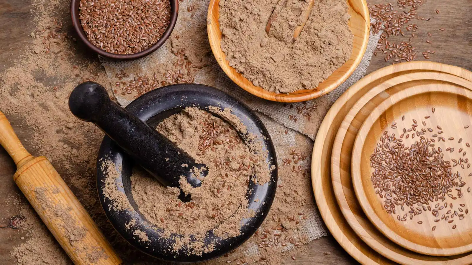 بذور الكتان.. لماذا تتحول إلى "غذاء خارق" عند طحنها؟