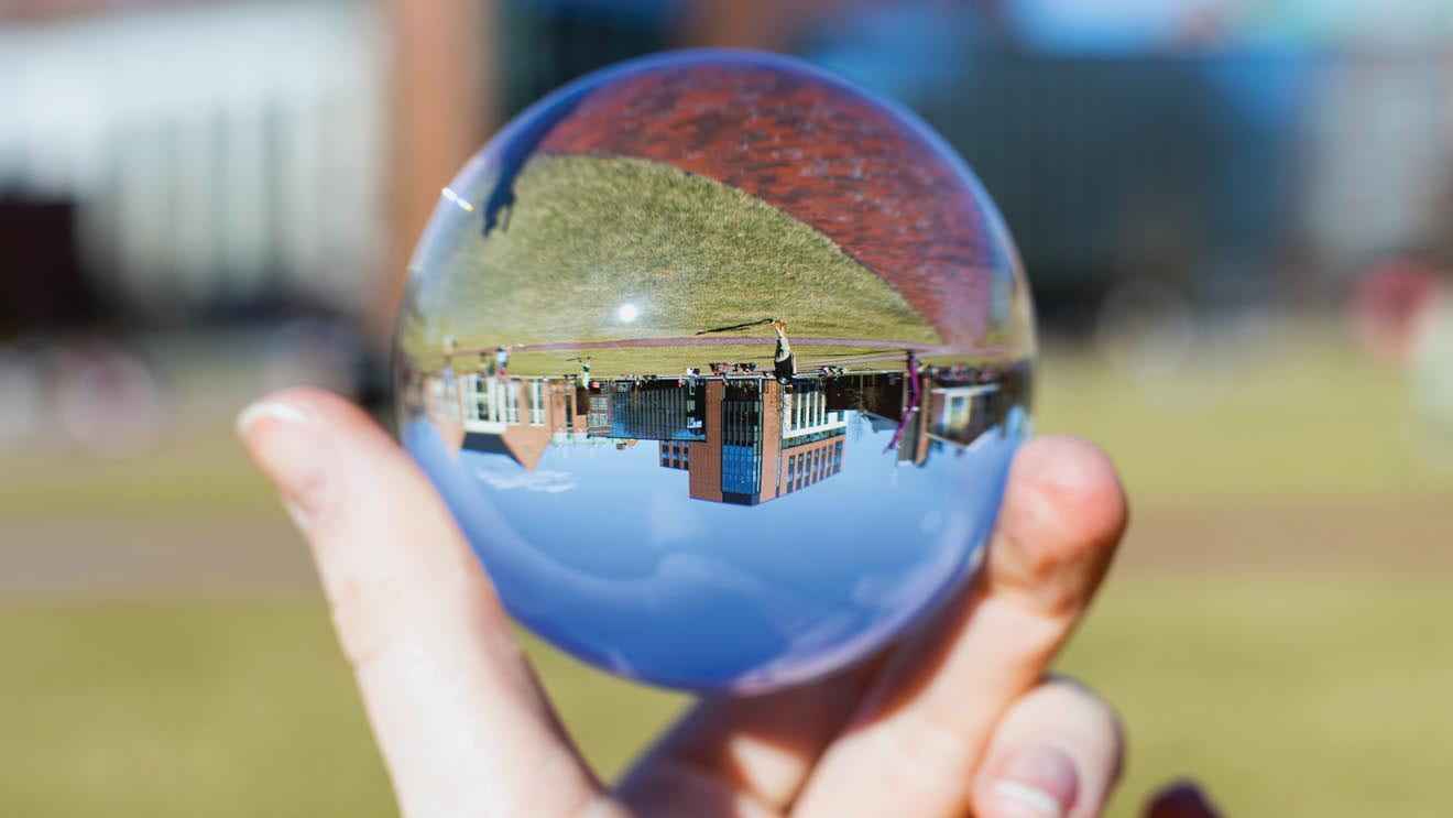 هل نرى العالم مقلوباً؟ قدرة دماغية قد تطور أدواتنا البصرية