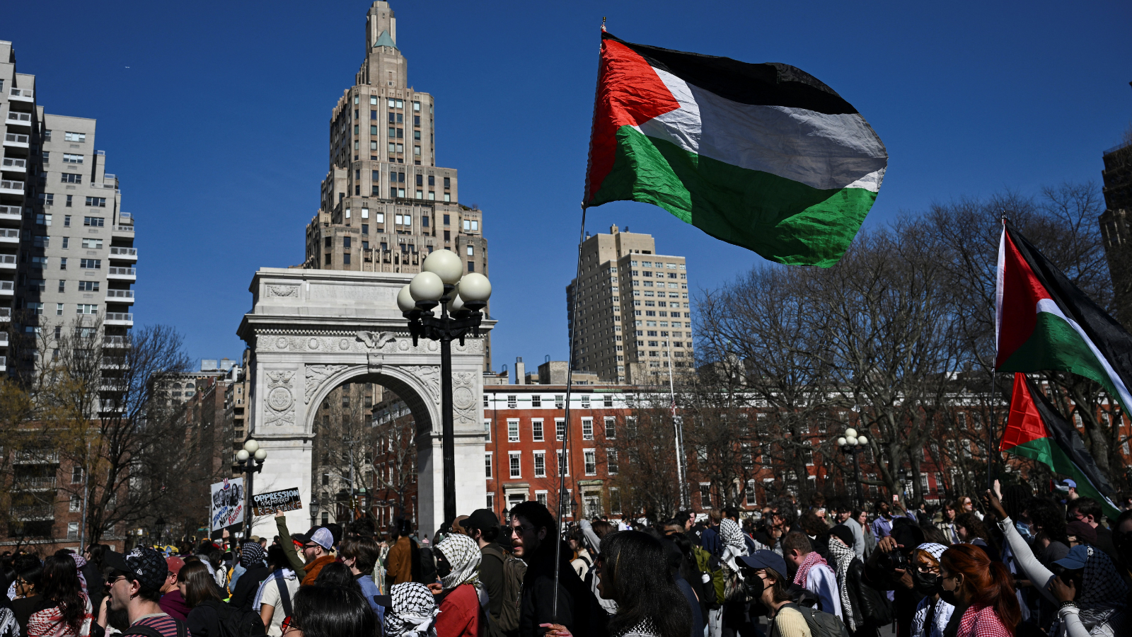 بسبب "معاداة السامية".. ترامب يهدد بسحب اعتماد جامعة كولومبيا