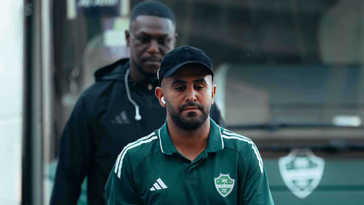 لا تصنعوا جدلا.. رد حاسم من رياض محرز حول تسديد الضربات الثابتة (فيديو)