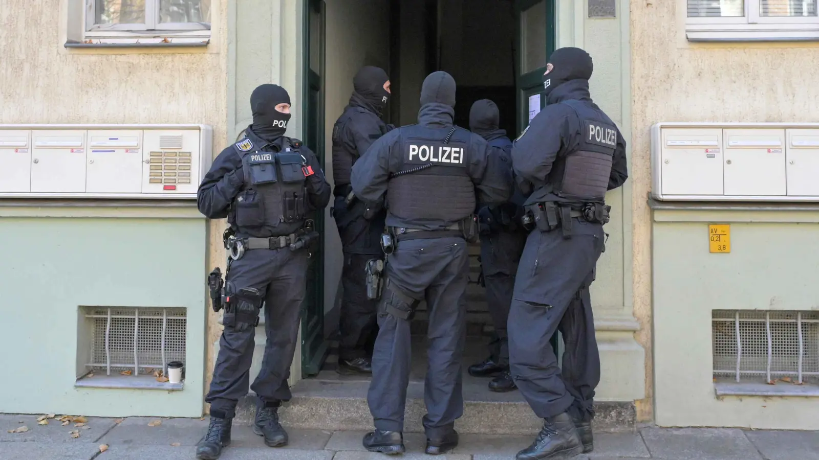 "إحباط هجوم كبير".. ألمانيا تتأهب للحد من "عواصف الشرق"