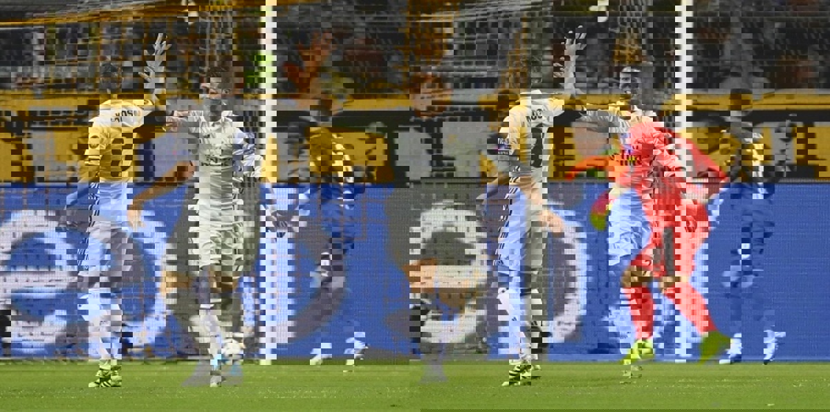 ماذا فعل رونالدو بين شوطي مباراة ريال مدريد وبروسيا دورتموند؟ (فيديو)