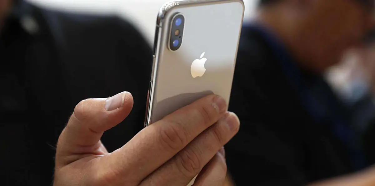 "أبل" تطرح "آيفون" جديد بأقل من نصف سعر  هاتف العام الماضي