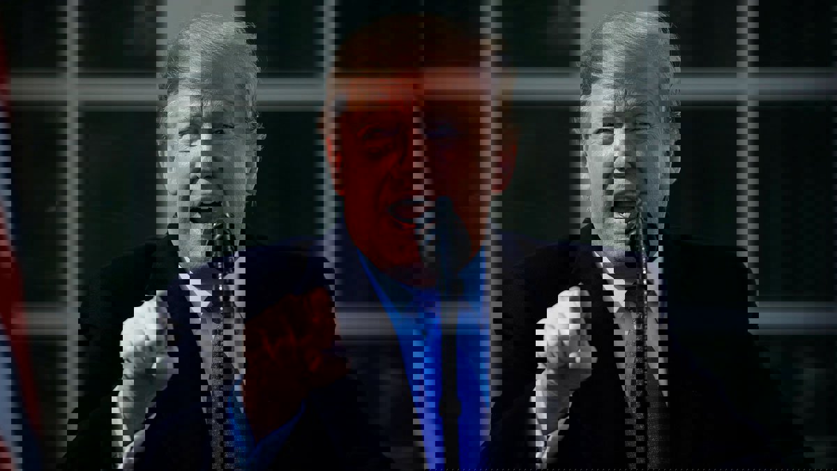 بعد مشاداة "نارية" بينهما بسبب "كورونا" .. ترامب لمراسل "سي إن إن": أنت ثرثار  (فيديو)