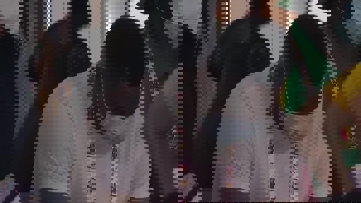 شاهد رد فعل صامويل إيتو بعد خسارة الكاميرون أمام مصر (فيديو وصور)