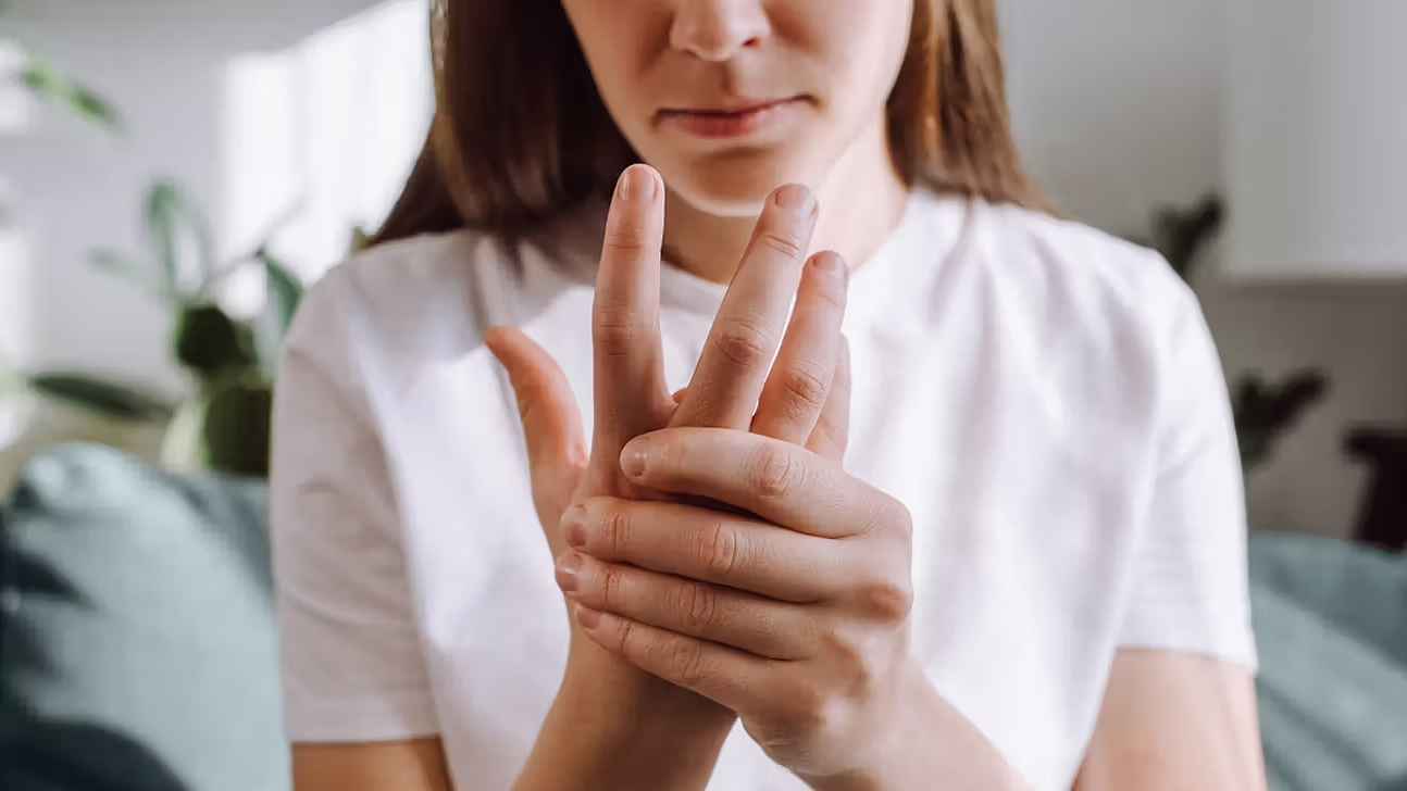 ليست وحدها العينان.. مفاصلك قد تفضح خطراً "قلبياً" وراثياً