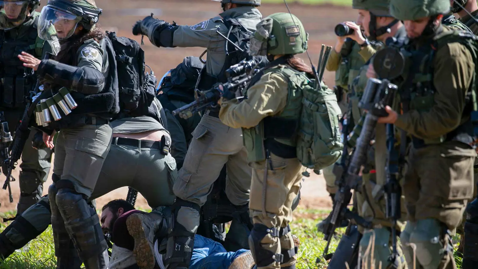 "واشنطن بوست": جنود إسرائيليون يوثقون جرائم الحرب في غزة