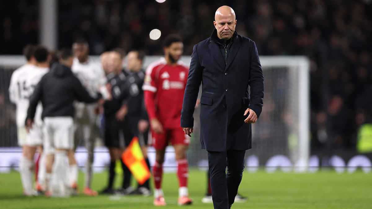 هل يرحل سلوت قبل عودة صلاح إلى ليفربول؟