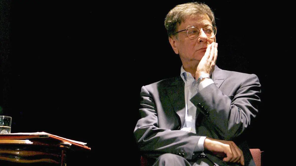 "قنبلة أخلاقية"... هل كان لمحمود درويش بنت غير شرعية؟