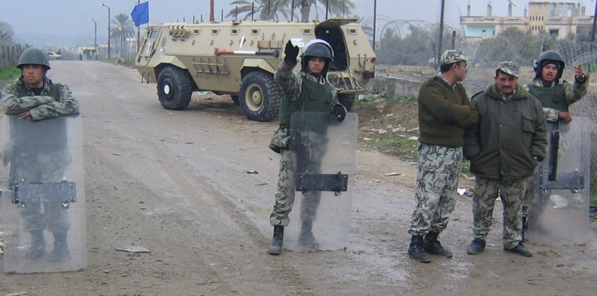 مقتل ضابطين مصريين بالرصاص في هجوم بسيناء