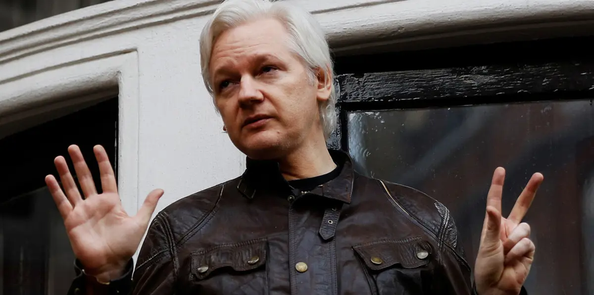 الشيوخ الأمريكي يطلب شهادة "أسانج" بشأن التدخل الروسي المزعوم في انتخابات 2016