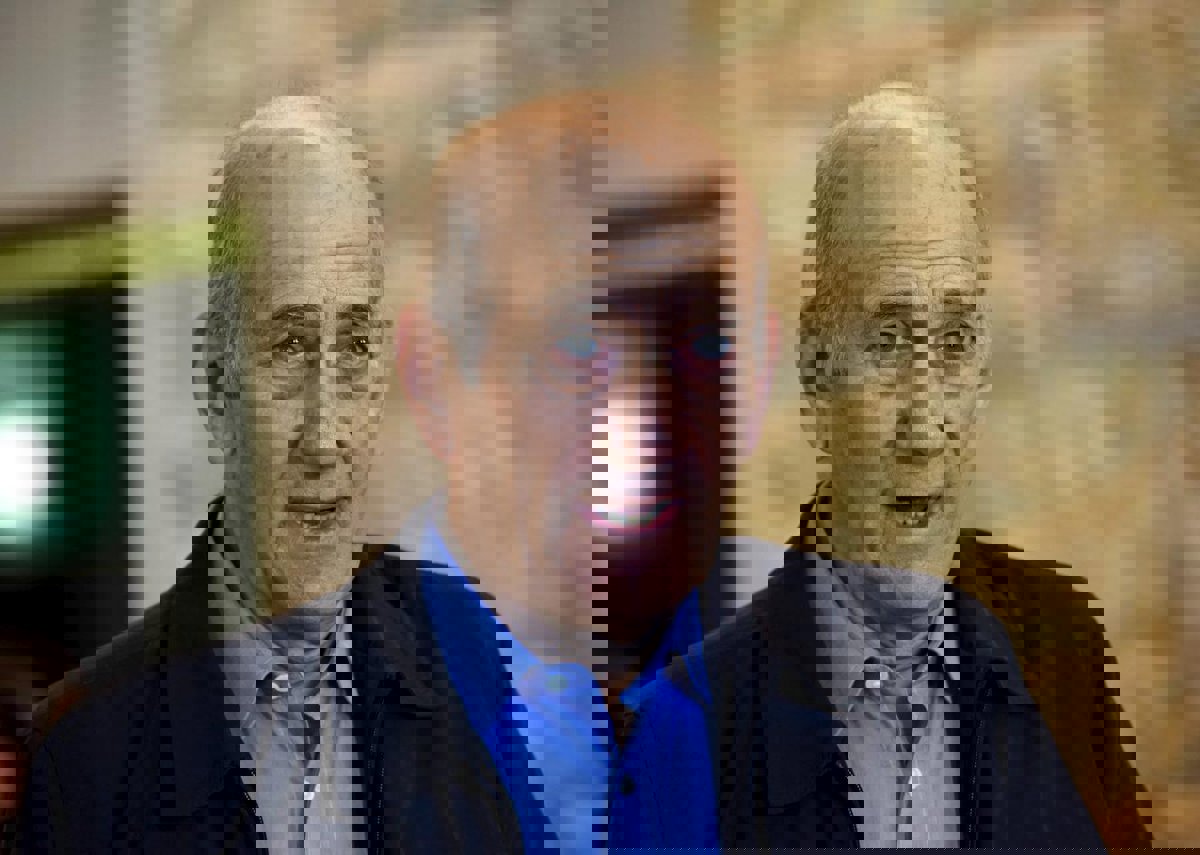 أولمرت: لبنان سيختفي إذا اندلعت حرب شاملة مع "حزب الله"