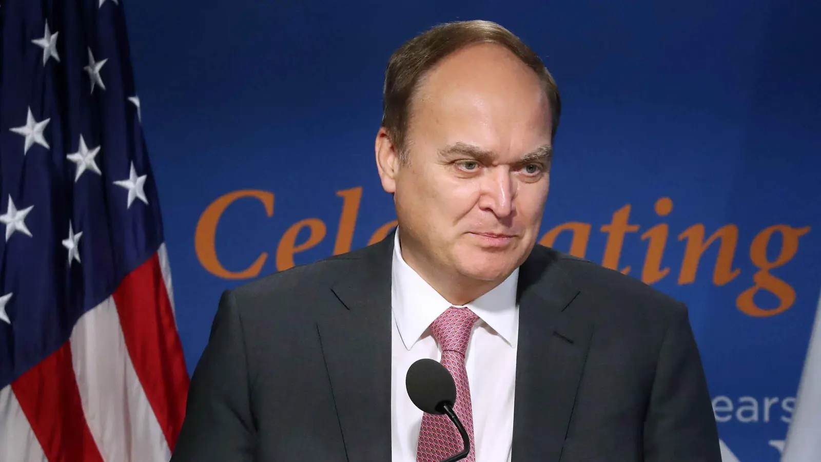 بعد إعفائه.. تصريحات "خطيرة" لسفير روسيا في واشنطن