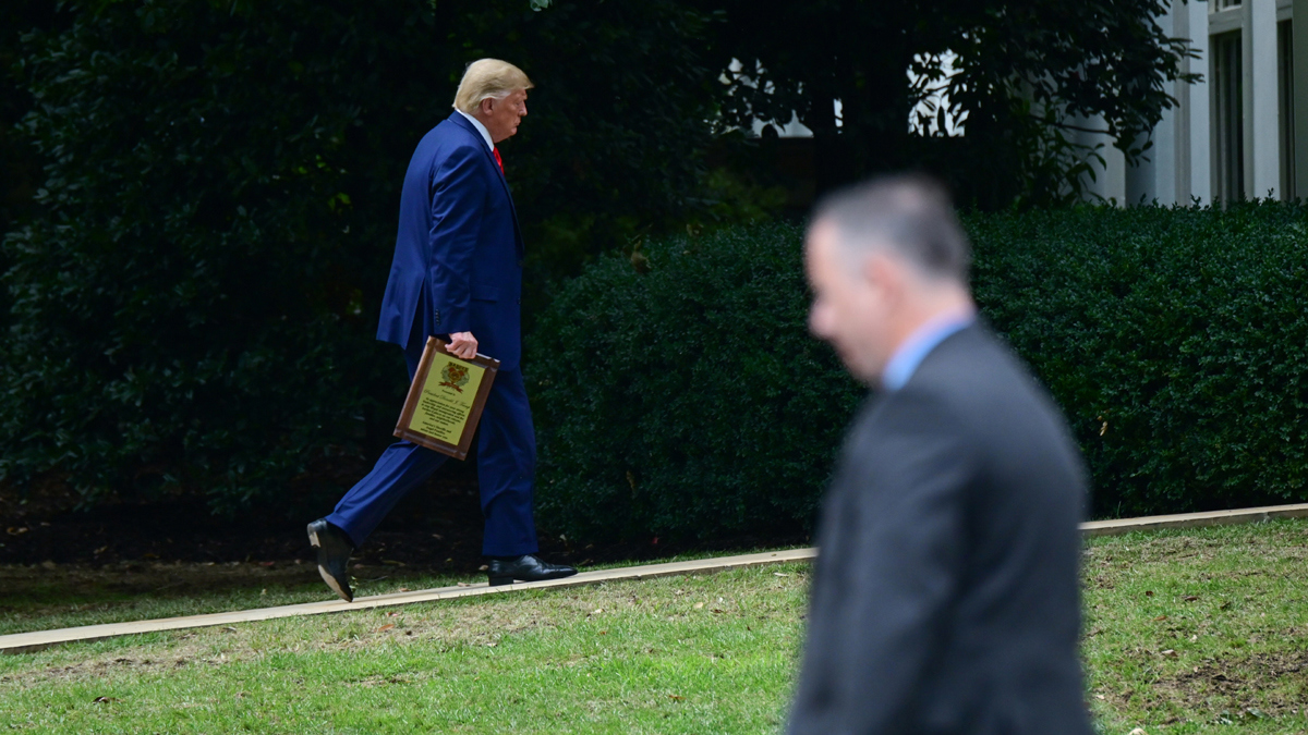 البيت الأبيض في مأزق.. تفاقم تداعيات "مكالمة ترامب"