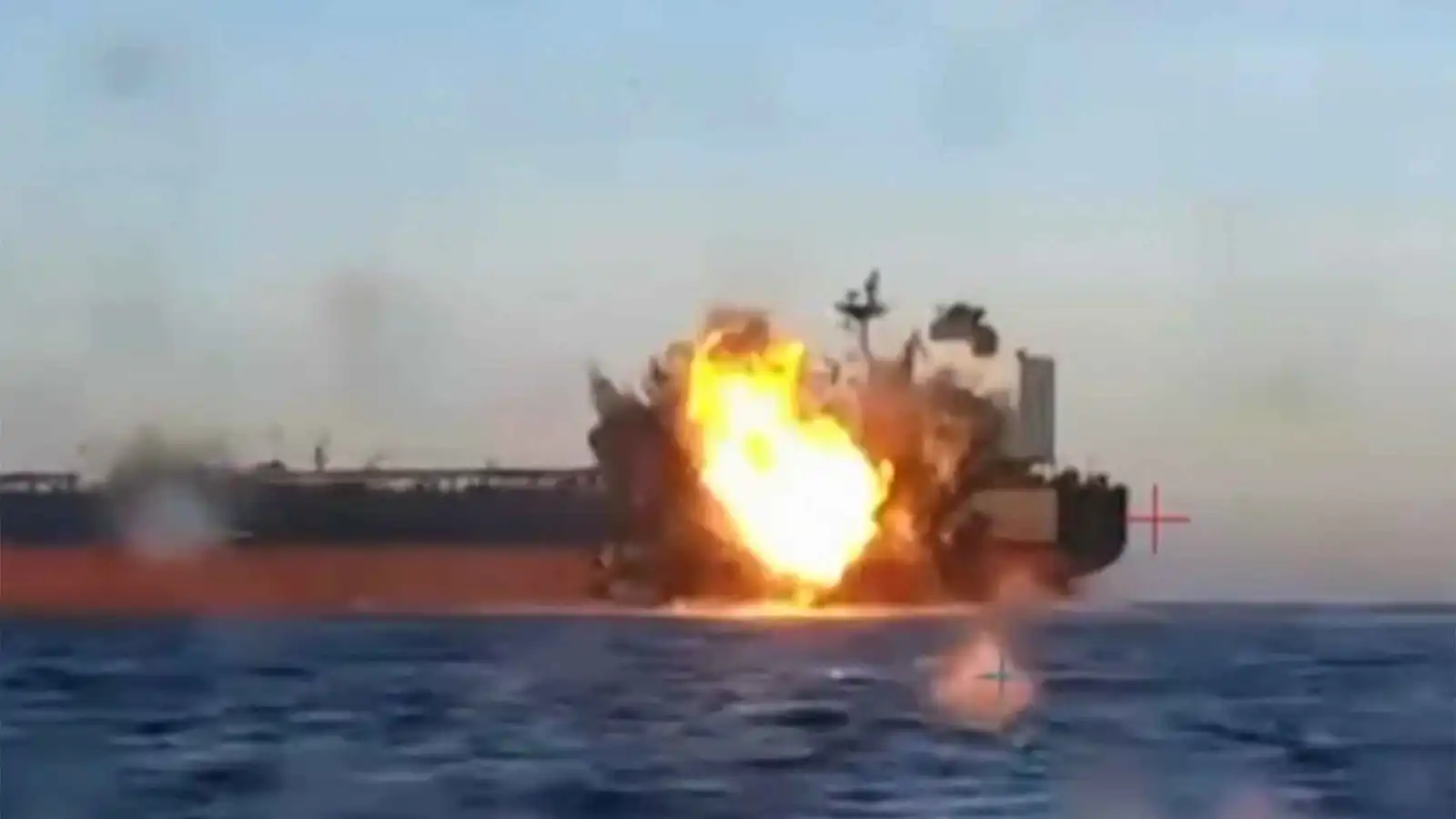 كييف تتهم موسكو بقصف سفينة تركية في البحر الأسود