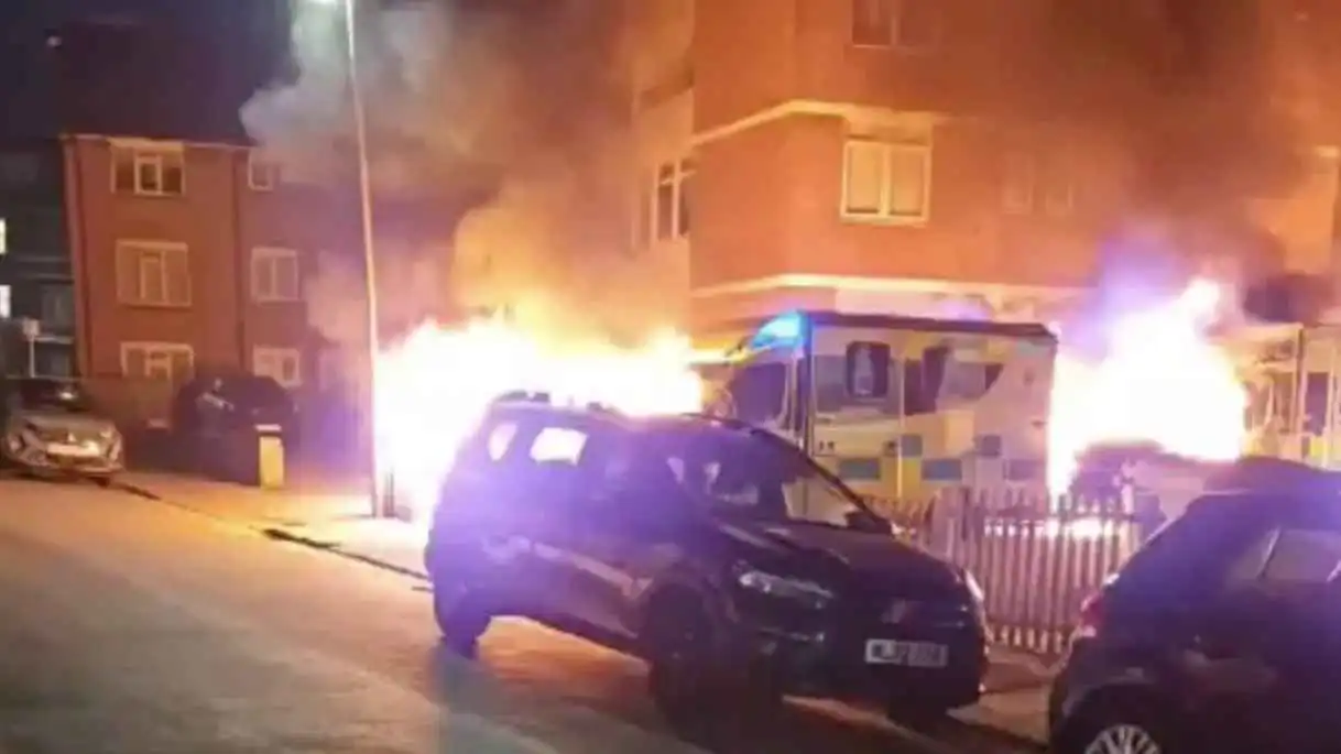 إحراق 4 سيارات إسعاف لمنظمة يهودية في لندن (فيديو)