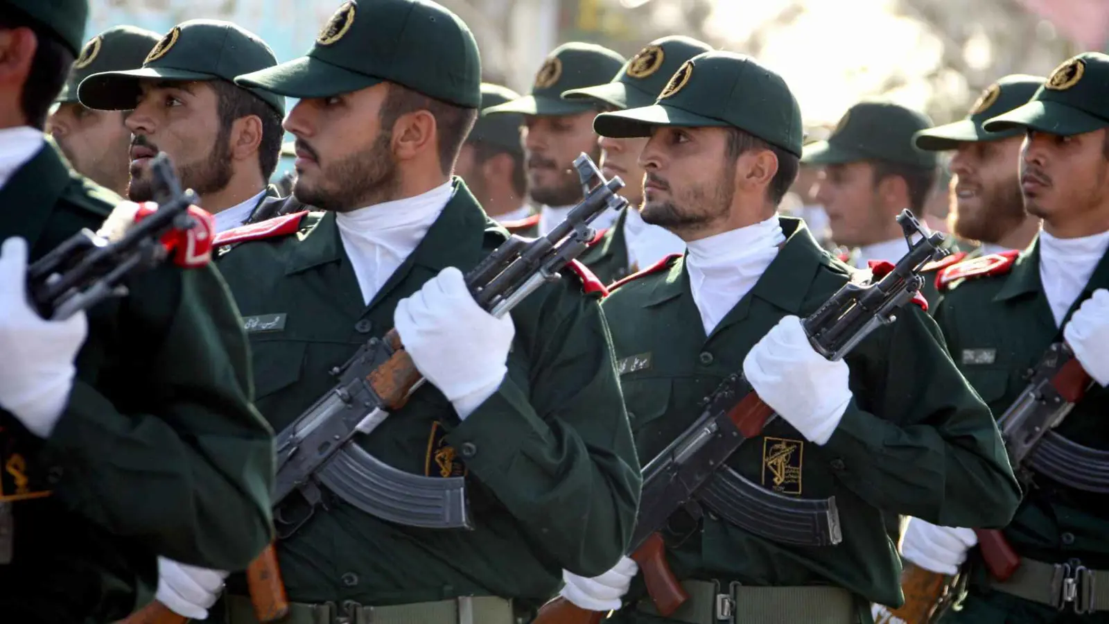 تلغراف: إيران أمرت بسحب قواتها من اليمن ووقف دعم وكلائها الإقليميين