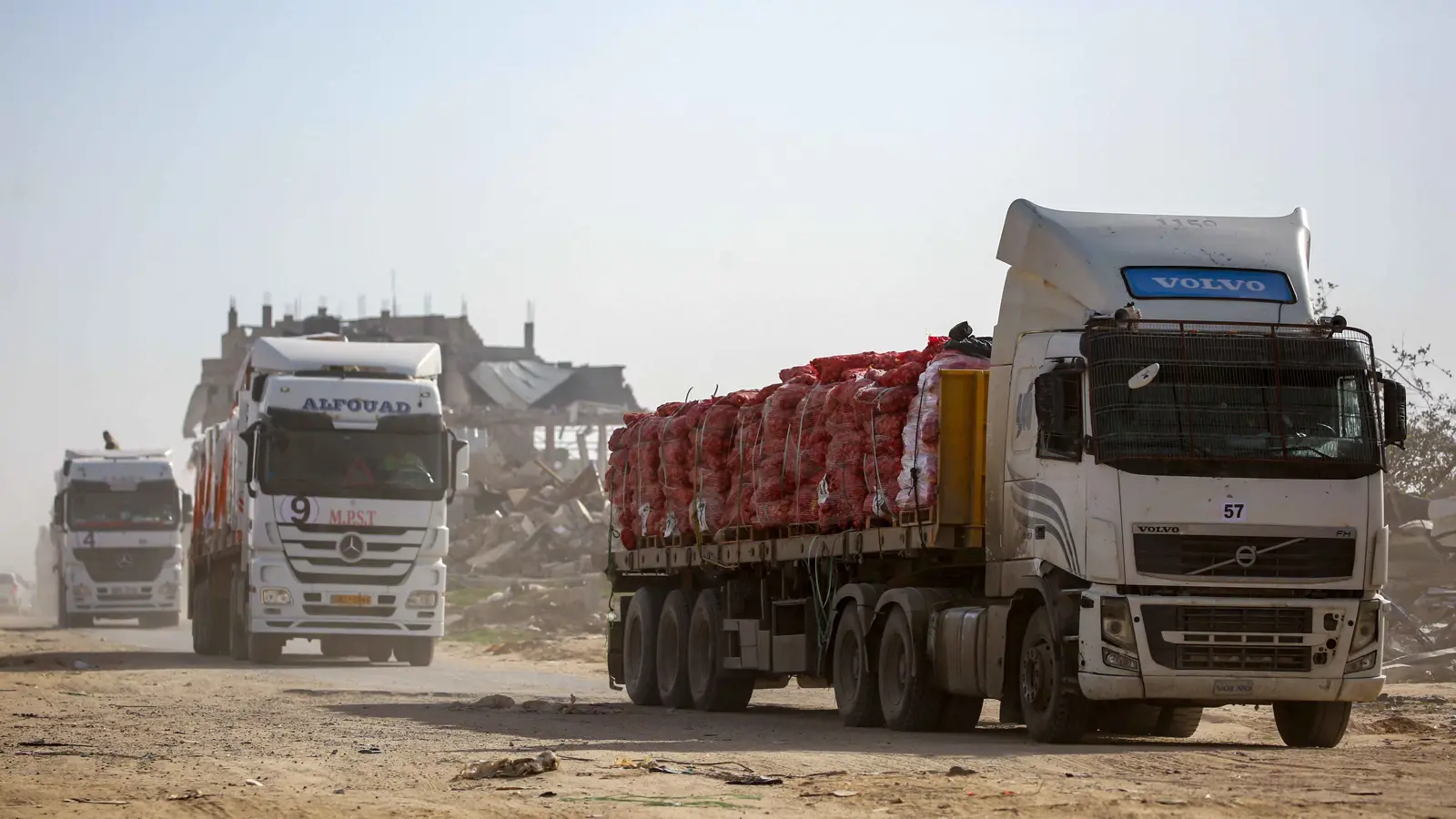 "آلية مؤقتة".. تفاصيل قرار إسرائيل استئناف إدخال المساعدات لغزة