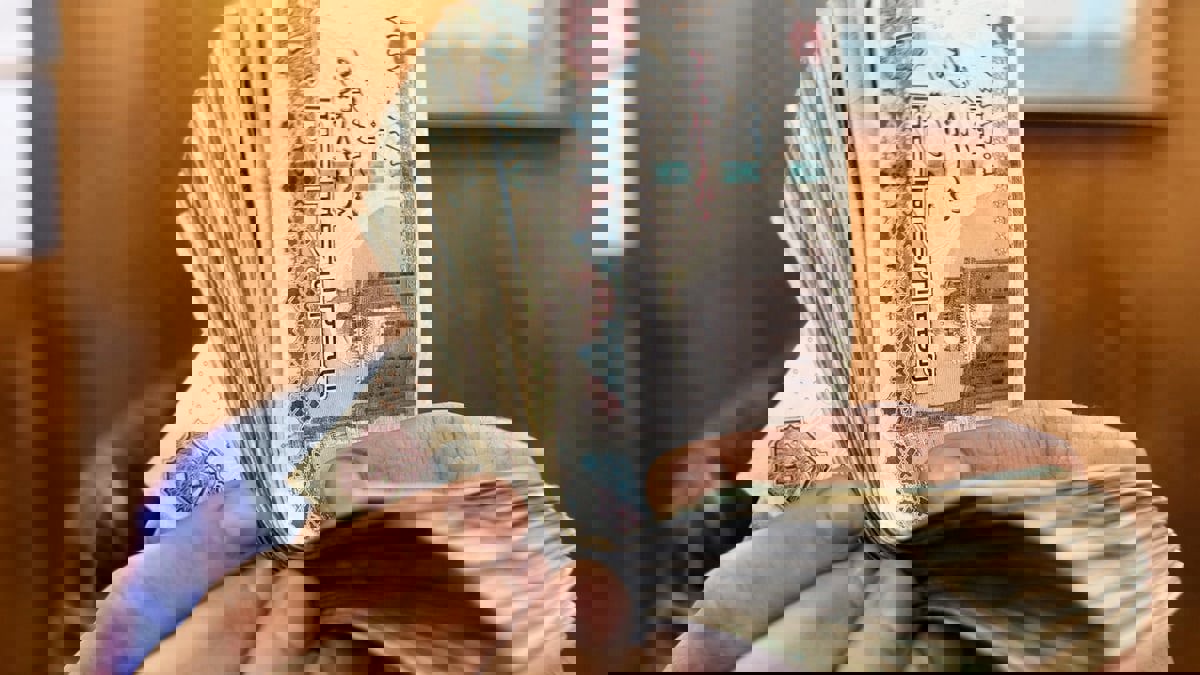 لماذا قفز سعر الدولار بالسوق السوداء في مصر؟