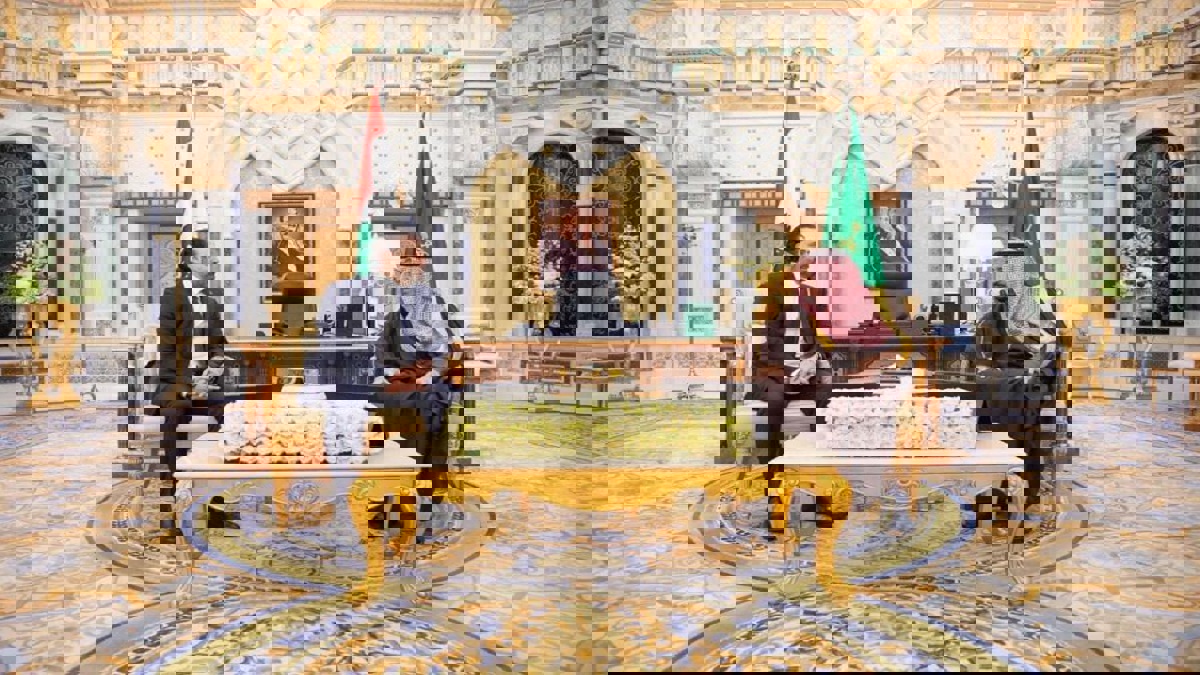 الملك سلمان يبحث مع الحريري مستجدات الأوضاع في المنطقة 