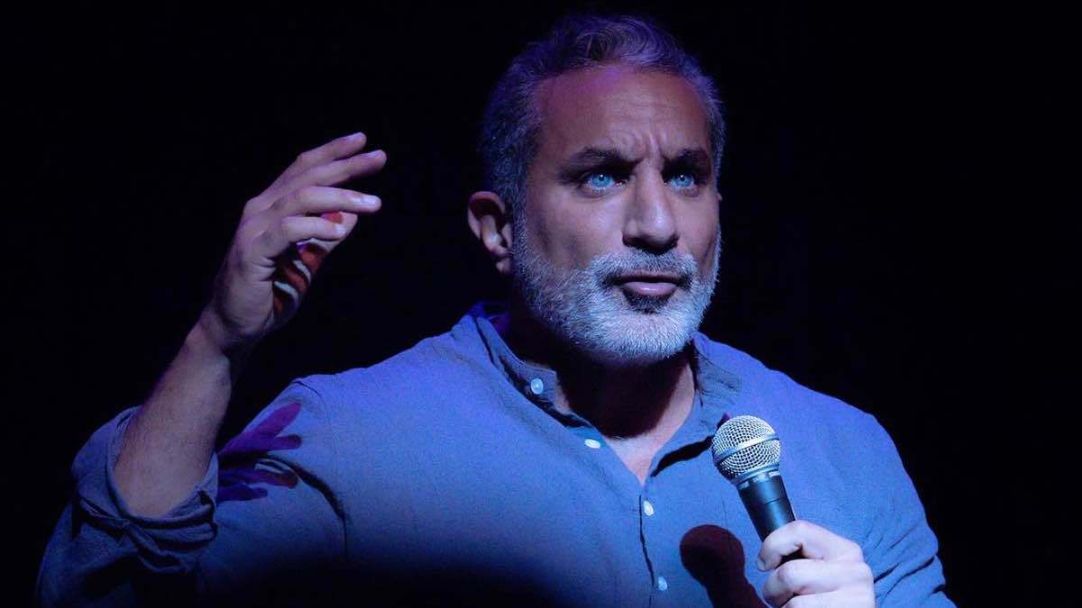 الوجه الآخر للكوميديان الشهير.. باسم يوسف يسترجع "ذكريات الفشل" (فيديو)