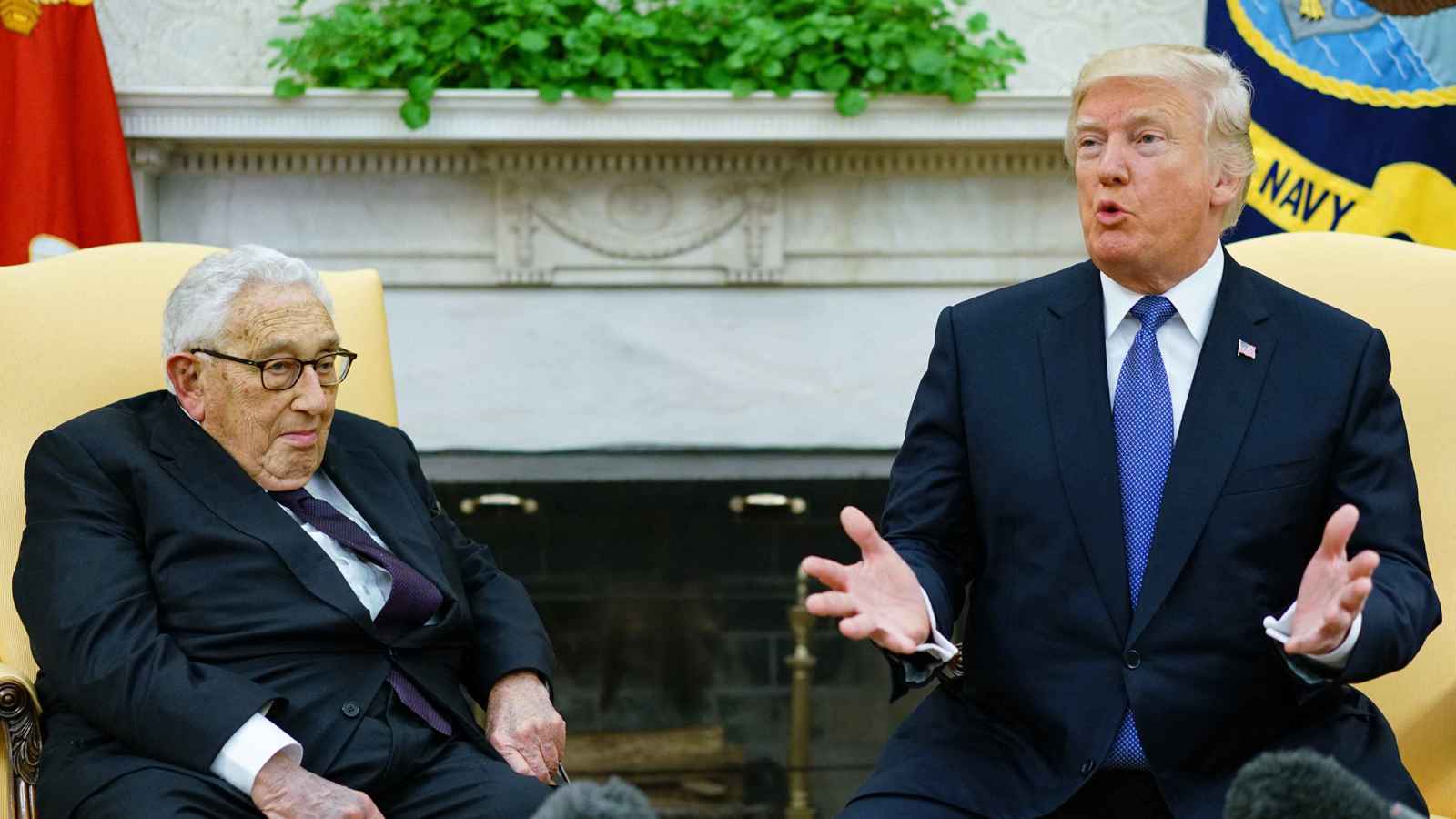 "الدبلوماسية المكوكية".. هل يُفلح نهج كيسنجر في "إطفاء حرائق" الشرق الأوسط؟