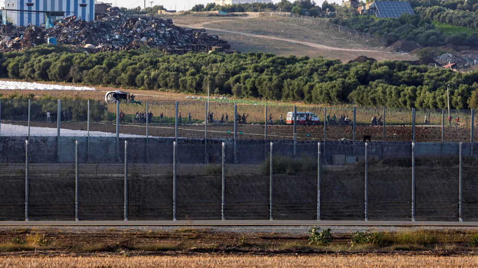 إسرائيل تبدأ ببناء جدار عازل في غلاف غزة