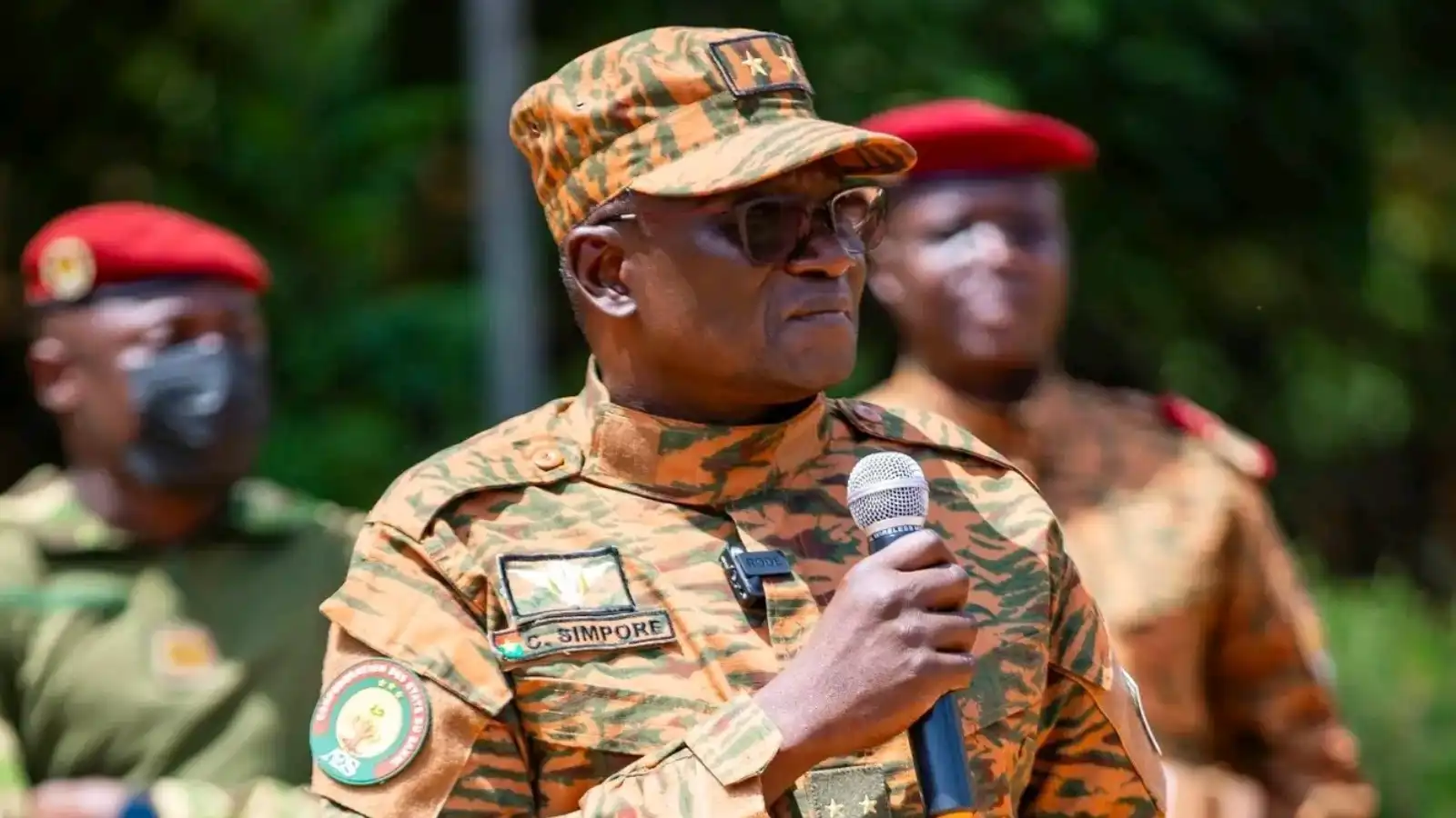 بوركينا فاسو تراهن على الجنرال سيمبوري في معركة الأمن والساحل