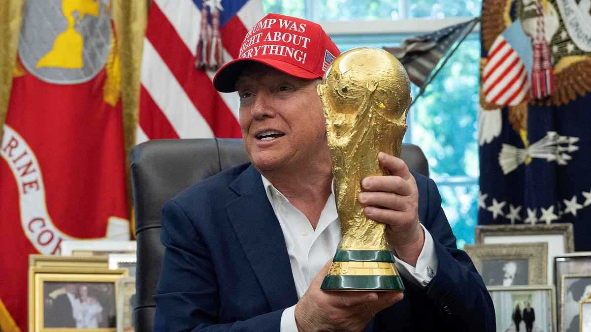 أبدو رائعًا في السراويل القصيرة.. ترامب يفكر في اللعب بكأس العالم المقبل