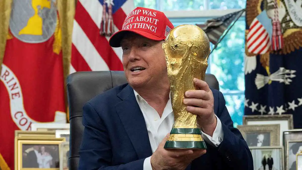 أبدو رائعًا في السراويل القصيرة.. ترامب يفكر في اللعب بكأس العالم المقبل