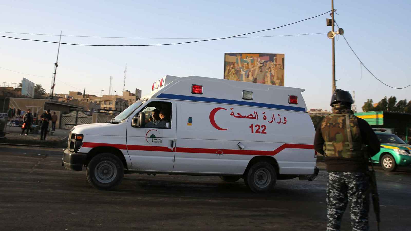 مصرع عائلة كاملة بحادث سير مروع في العراق (صور)