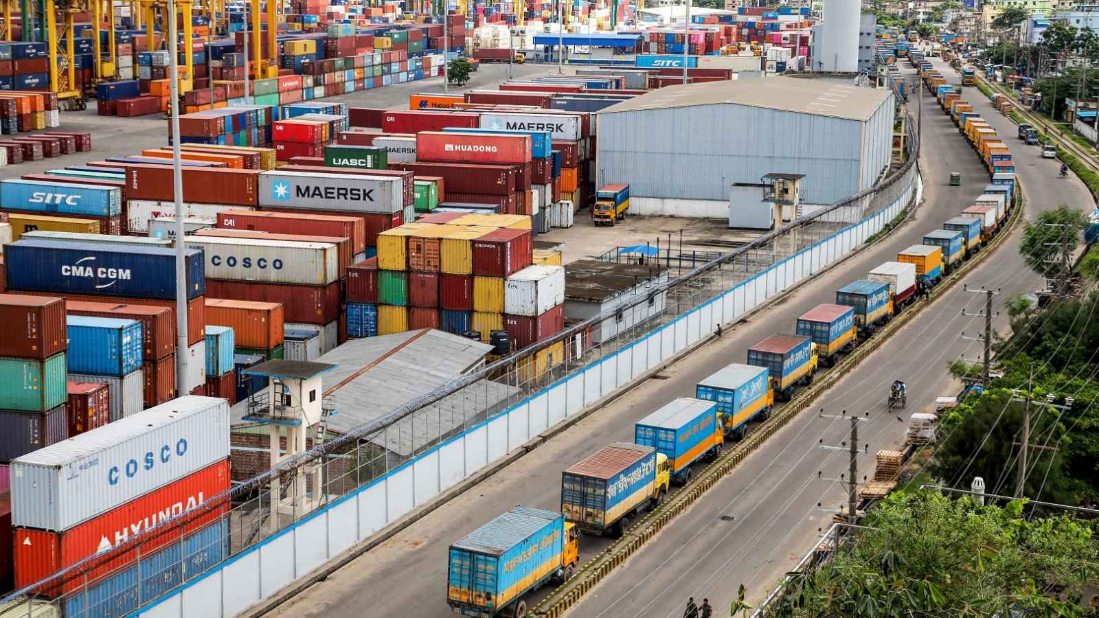 شلل تام في أكبر الموانئ.. إضراب يربك اقتصاد بنغلادش