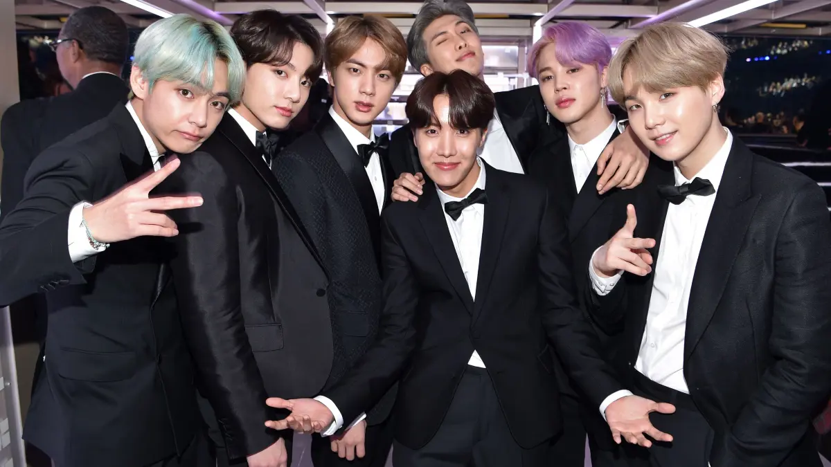انطلاق حفل "BTS" الكورية في الرياض وسط حضور جماهيري كبير (فيديو وصور)