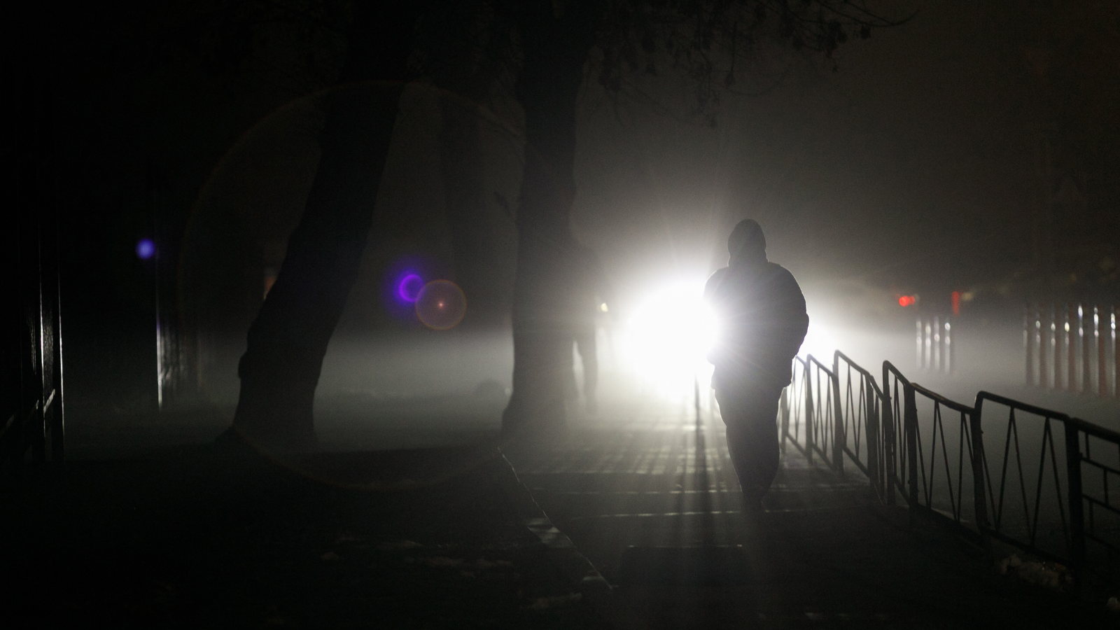 أمطار غزيرة تغرق آلاف الأستراليين في الظلام‎