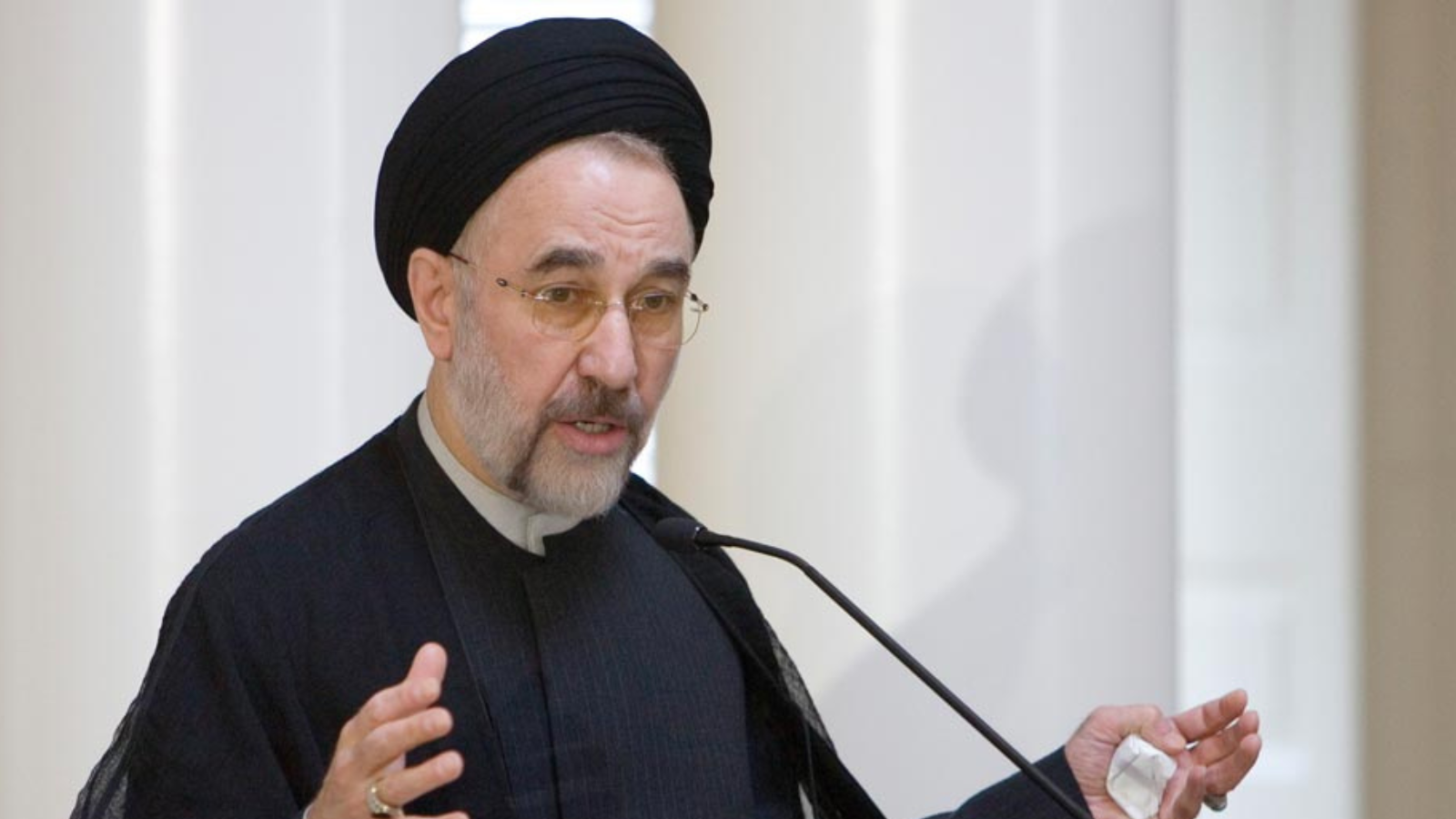 خاتمي يدعو السلطات الإيرانية إلى تقديم "تفسير مقنع" للاحتجاجات الأخيرة