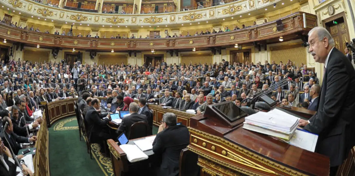 البرلمان المصري يمنح الثقة لحكومة شريف إسماعيل