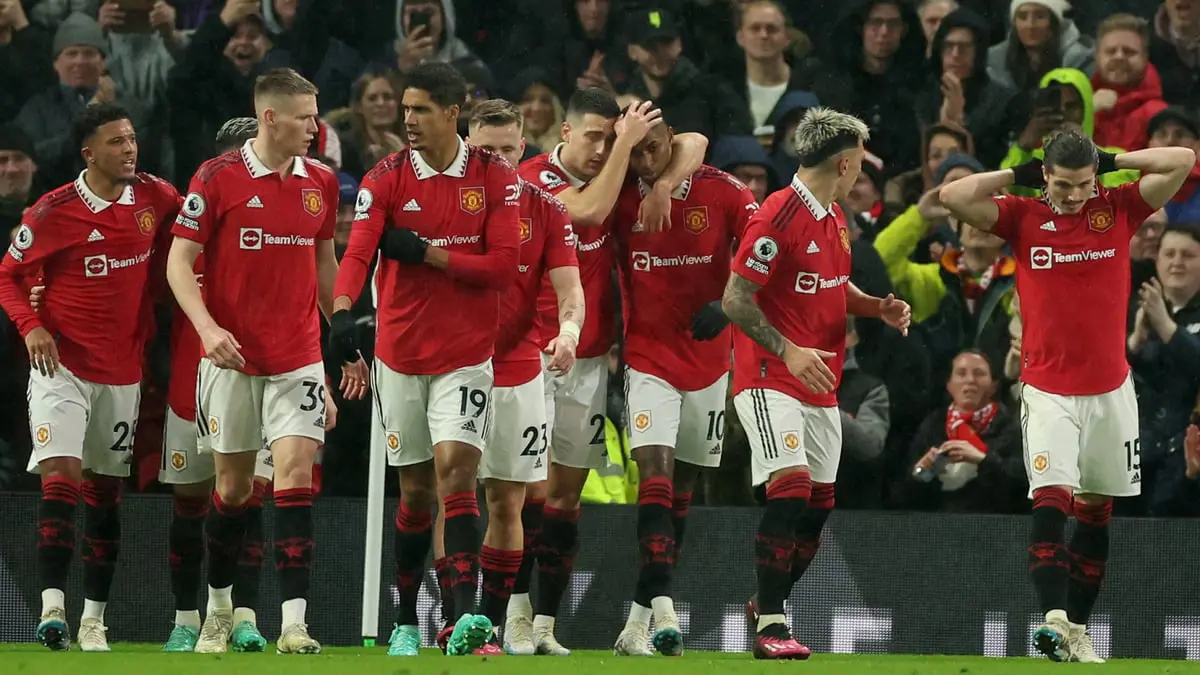 ديلي ميل: مانشستر يونايتد يخطط للتخلص من 13 لاعبا