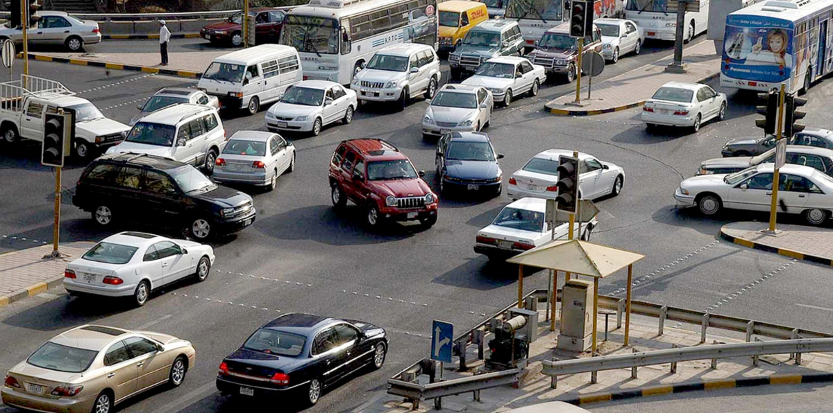 الكويت تدرس فرض رسوم جديدة على رخص قيادة الوافدين