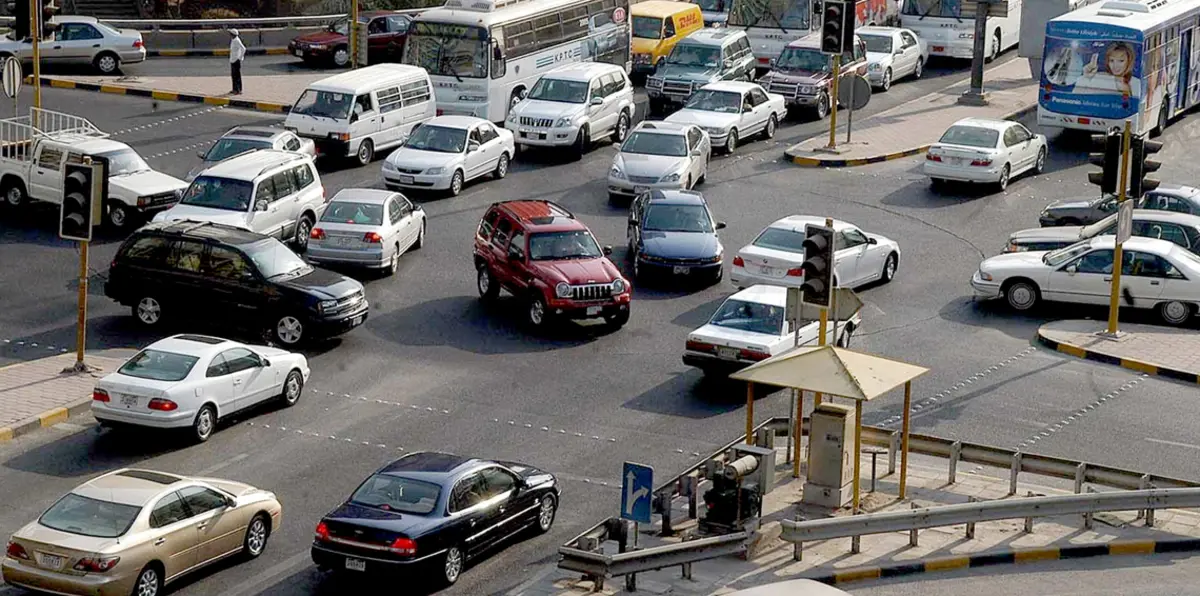 الكويت تدرس فرض رسوم جديدة على رخص قيادة الوافدين