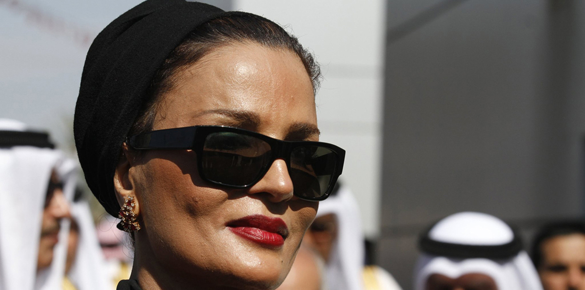 تميم يوفد أمه لمقابلة ماكرون.. الشيخة موزة: أزمة قطر "جعلتنا نتساءل من نحن؟"