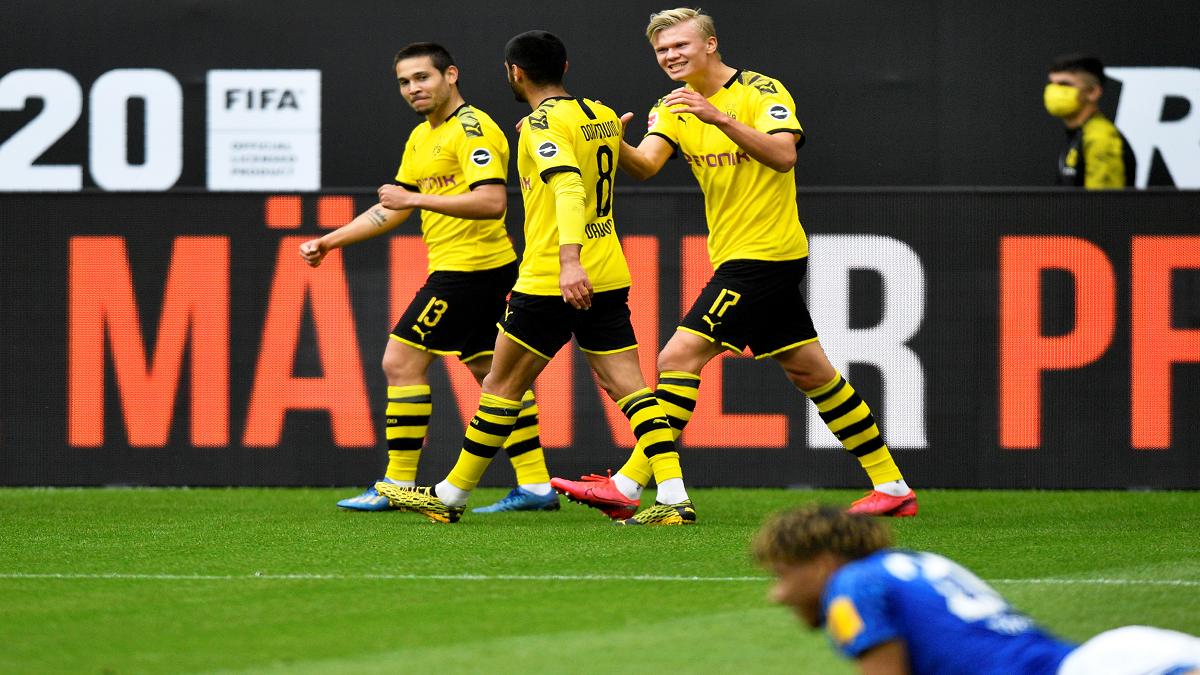 بروسيا دورتموند يكتسح شالكة برباعية في مستهل عودة الدوري الألماني (فيديو)