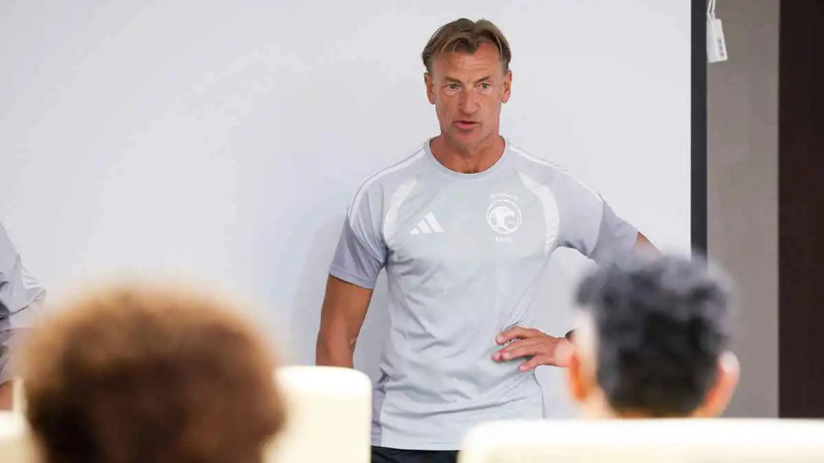 فضيحة فنية.. هجوم كبير على رينارد بعد خسارة المنتخب السعودي أمام مصر (فيديو)