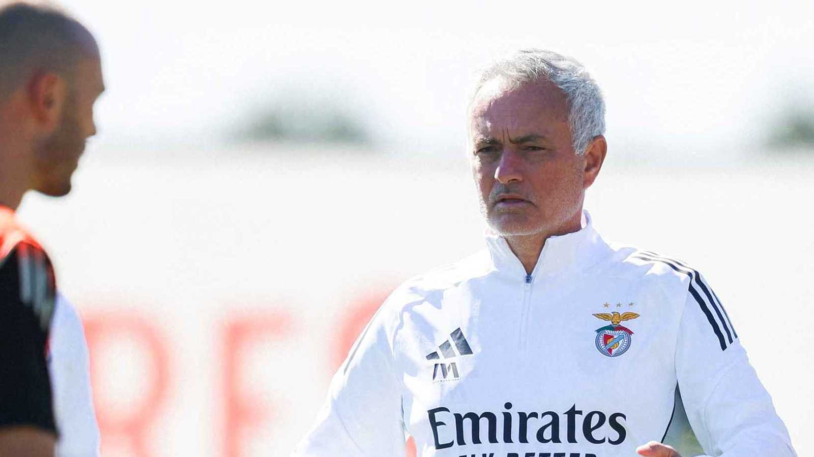 أول تعليق من مورينيو حول مفاوضات بنفيكا مع كريم بنزيما