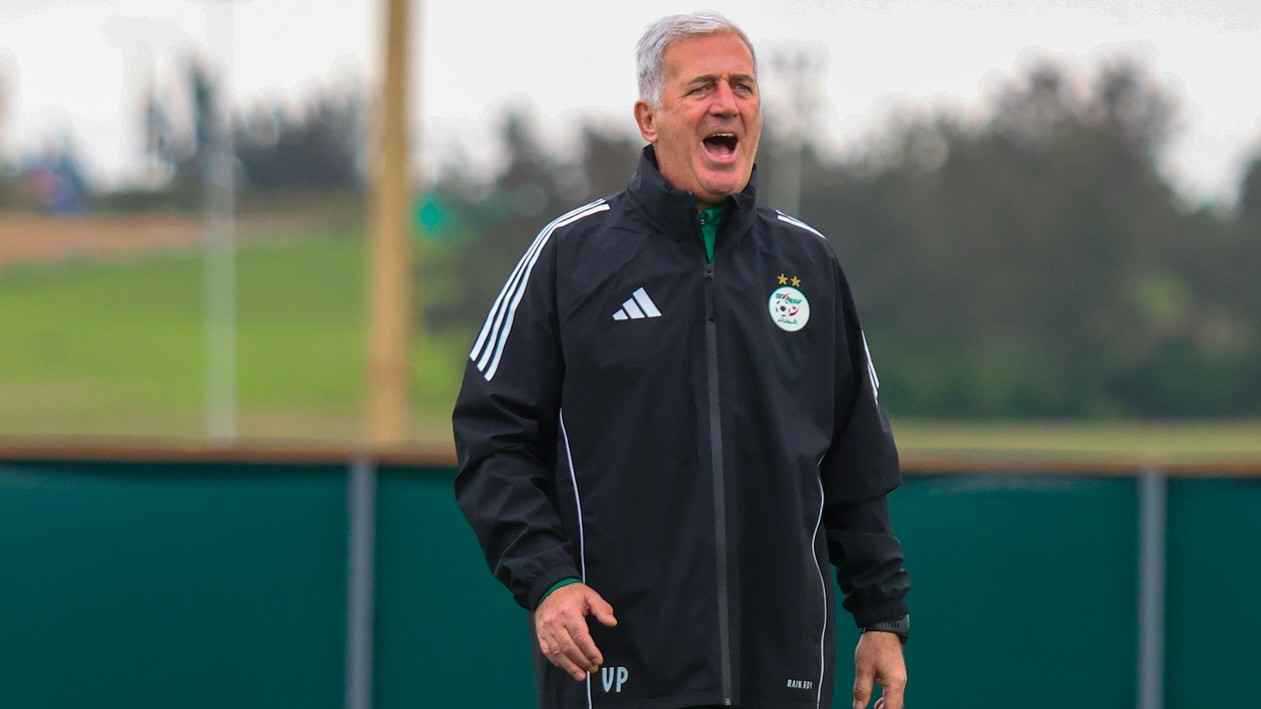 بسبب كأس العالم.. مدرب منتخب الجزائر يقنع نجما كبيرا بالعودة من الاعتزال 